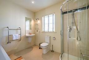 Spacious Home to Sleep 6 Just a Short Stroll From Kenmare