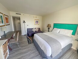 Homey Aqua Palms Studio Condo by RedAwning