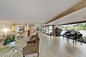 Homey Aqua Palms Studio Condo by RedAwning