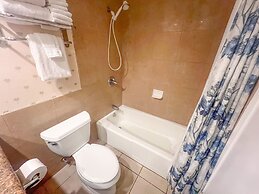 Homey Aqua Palms Studio Condo by RedAwning