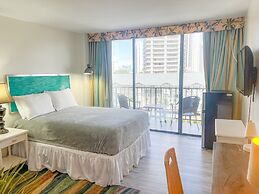 Homey Aqua Palms Studio Condo by RedAwning