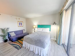 Homey Aqua Palms Studio Condo by RedAwning
