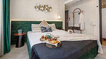 Luff Living Adult Only (+12)