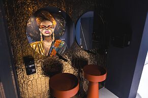 Luff Living Adult Only (+12)