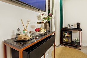 Luff Living Adult Only (+12)