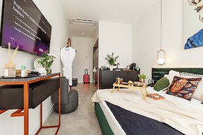 Luff Living Adult Only (+12)