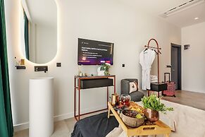 Luff Living Adult Only (+12)