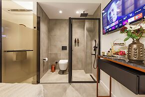 Luff Living Adult Only (+12)