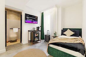 Luff Living Adult Only (+12)