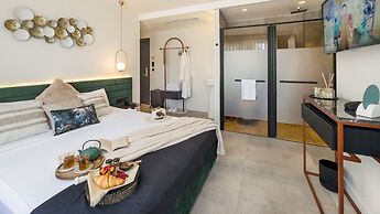 Luff Living Adult Only (+12)