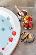 Luff Living Adult Only (+12)