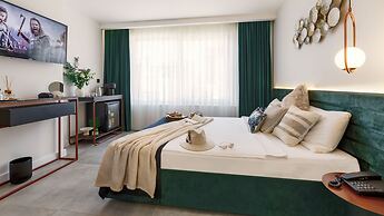 Luff Living Adult Only (+12)