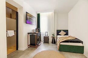 Luff Living Adult Only (+12)