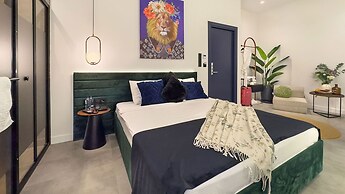 Luff Living Adult Only (+12)