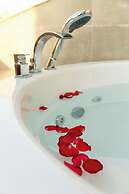 Luff Living Adult Only (+12)