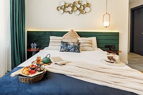 Luff Living Adult Only (+12)