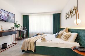 Luff Living Adult Only (+12)