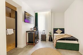 Luff Living Adult Only (+12)
