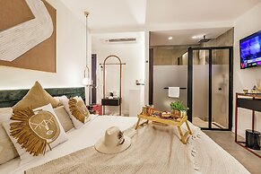 Luff Living Adult Only (+12)