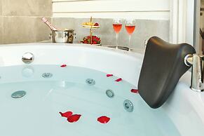 Luff Living Adult Only (+12)