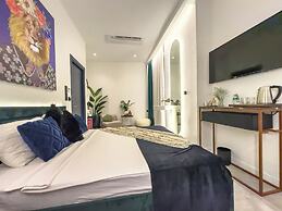 Luff Living Adult Only (+12)