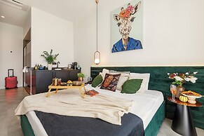 Luff Living Adult Only (+12)