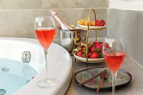 Luff Living Adult Only (+12)