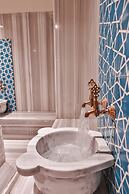 Luff Living Adult Only (+12)