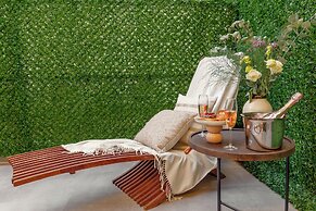 Luff Living Adult Only (+12)