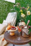 Luff Living Adult Only (+12)