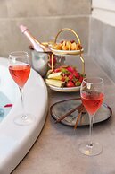 Luff Living Adult Only (+12)