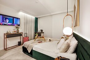 Luff Living Adult Only (+12)