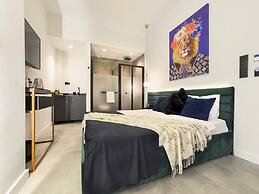 Luff Living Adult Only (+12)