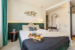 Luff Living Adult Only (+12)