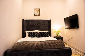 Ajah - Duplex - Sleeps 4 - Pool - Parking