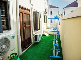 Ajah - Duplex - Sleeps 4 - Pool - Parking