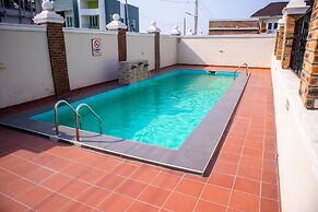 Ajah - Duplex - Sleeps 4 - Pool - Parking