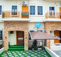 Ajah - Duplex - Sleeps 4 - Pool - Parking