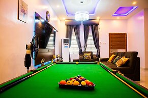Ajah - Duplex - Sleeps 4 - Pool - Parking