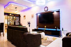 Ajah - Duplex - Sleeps 4 - Pool - Parking