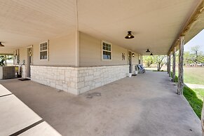 Pet-friendly Cabin on 3 Acres: 7 Mi to Uvalde!