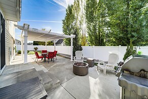 Spokane Valley Home w/ Fire Pit - 1 Mi to Trails!