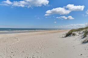 Fernandina Beach Townhome, Steps to Public Beach