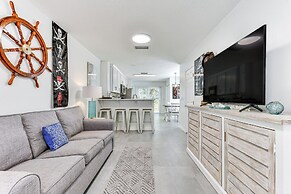 Fernandina Beach Townhome, Steps to Public Beach