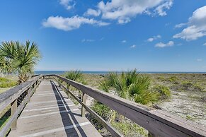 Fernandina Beach Townhome, Steps to Public Beach