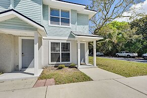 Fernandina Beach Townhome, Steps to Public Beach