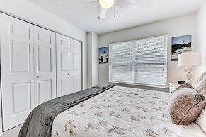 Fernandina Beach Townhome, Steps to Public Beach