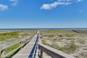 Fernandina Beach Townhome, Steps to Public Beach