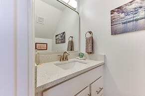 Fernandina Beach Townhome, Steps to Public Beach