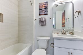 Fernandina Beach Townhome, Steps to Public Beach